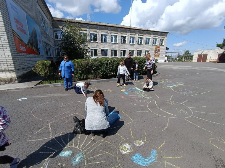 Рисунки на асфальте «Семь-Я».